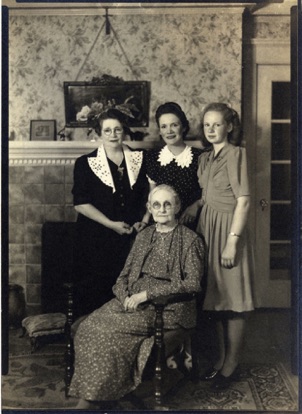 Standing: Hazel (Jones) Aurelius Potts, Marcia (Aurelius) Hart Basom, Dorene Hart. Seated: Elsa LaDora (Wiley) Jones